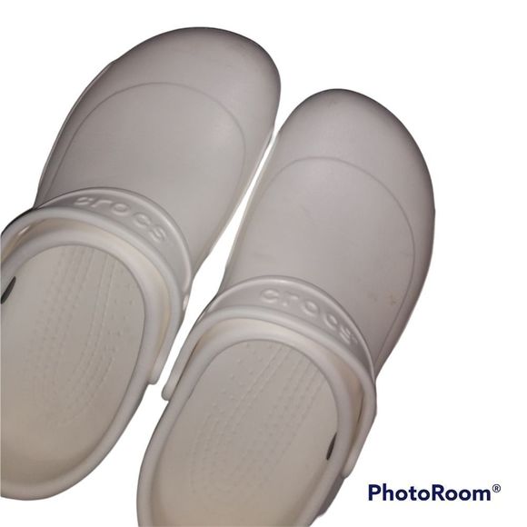 CROCS White Unisex Sandals - Picture 16 of 16